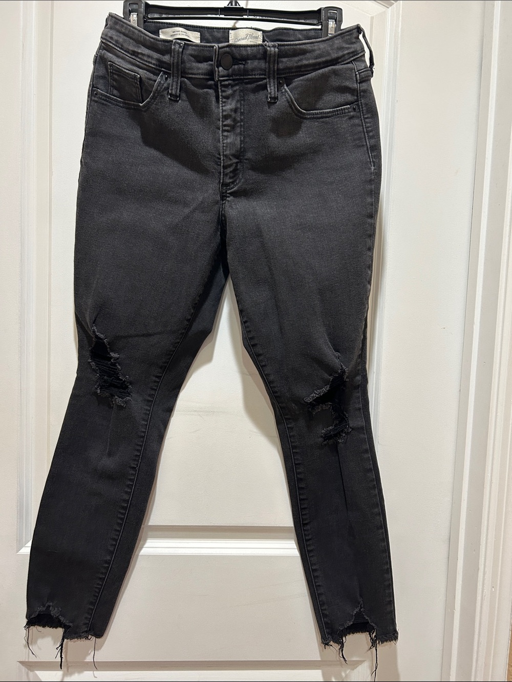 Universal Thread Black Distressed Skinny Jeans